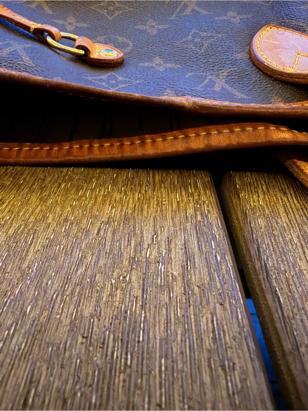 Authentic Louis Vuitton Monogram Neverfull Tote in Brown and Tan Leather - Picture 4 of 15